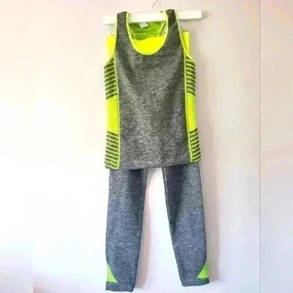 NEW MIX exercise outfit. ONE SIZE.